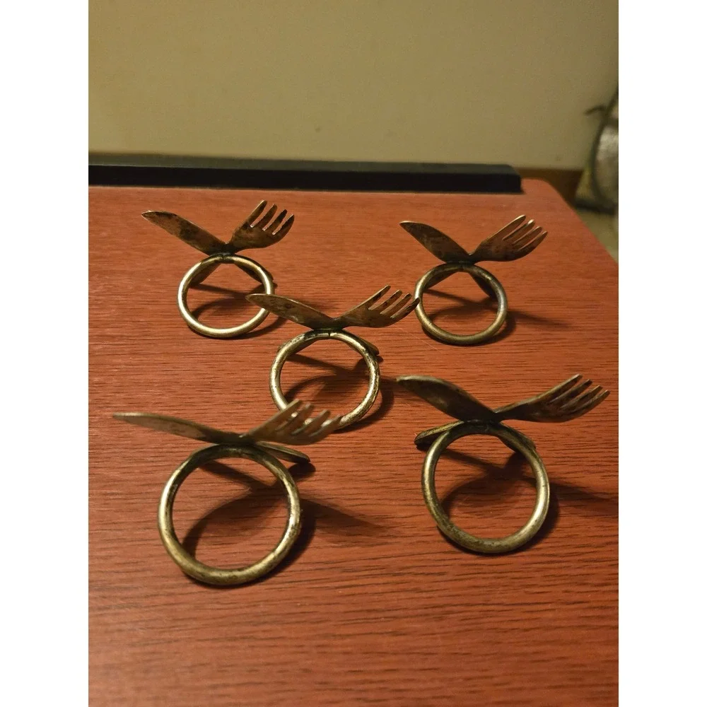 Vintage Metal‎ Napkin Rings Set of 5 Crossed Fork and Knife Silver Tone Tarnish